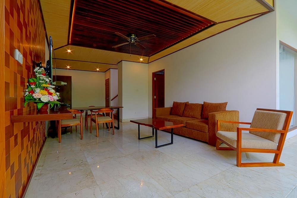 Villa S