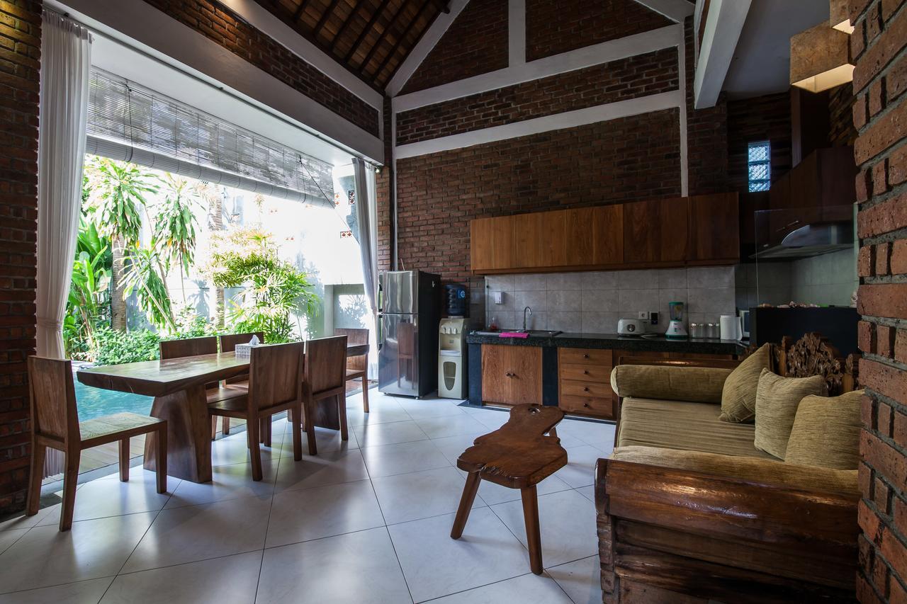 S Villa *